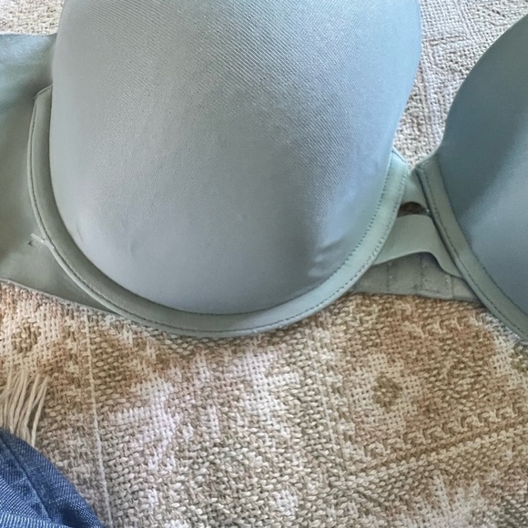 Warners light blue bra 
Elegant Women's Bra in Light Blue - Picture 2 of 6